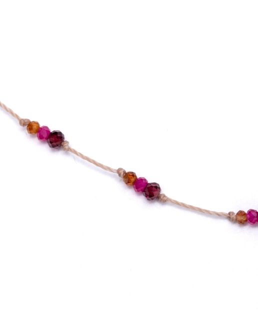 Bracciale con tormalina rosa e charm su filo regolabile - immagine 2