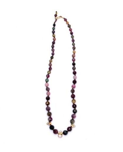 Collana Bali con tormalina multicolore annodata e charm dorati con zircone