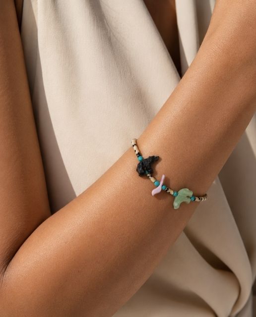 Bracciale Wild con animali scolpiti in pietra eliotropio tubolare e perline di turchese